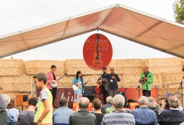 Ecco il programma dettagliato della due giorni dell’Acoustic Guitar Village a Cremona Musica Special Edition – Cortile Federico II° palazzo del Comune di Cremona!