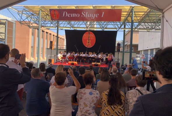 E’ iniziato il percorso ed il lavoro organizzativo che porterà all’edizione 2021 dell’ACOUSTIC GUITAR VILLAGE, all’interno di Cremona Musica International Exhibitions and Festival. Precisamente la manifestazione si terrà alla Fiera di Cremona il 24-25-26 settembre 2021.